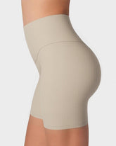 Shorts de yoga ajustados de cintura alta y ligeros